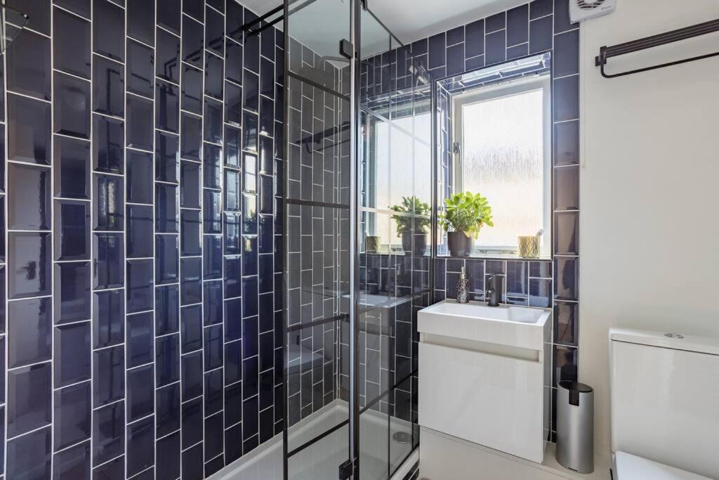 לונדון Bright &Spacious One Bedroom Flat Off Canary Wharf מראה חיצוני תמונה